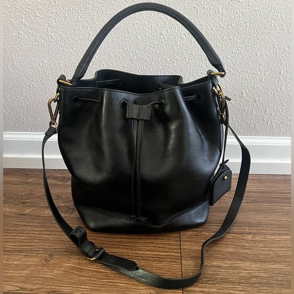 Madewell Handbags - Madewell Black Crossbody Bucket Bag